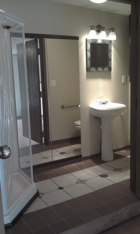 This efficient downtown kent Victorian alleyside store/office has everything needed for a new business, including a fridge & shower!  From KentSuites to you!